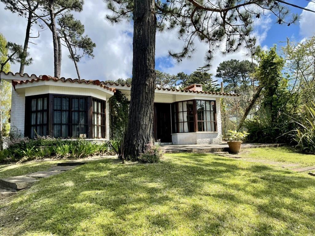 ALQUILER TEMPORAL CASA 3 DORMITORIOS LUGANO PUNTA DEL ESTE