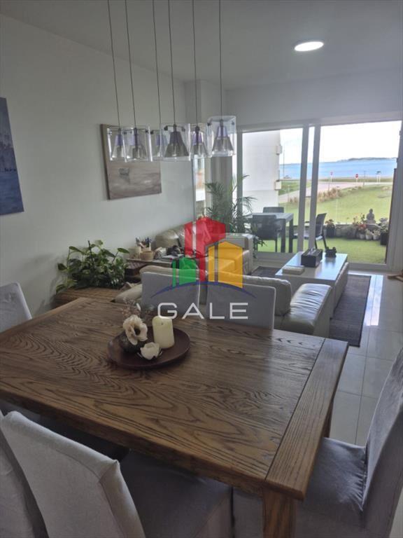 Apartamento en venta primera linea Playa Mansa Punta del Es