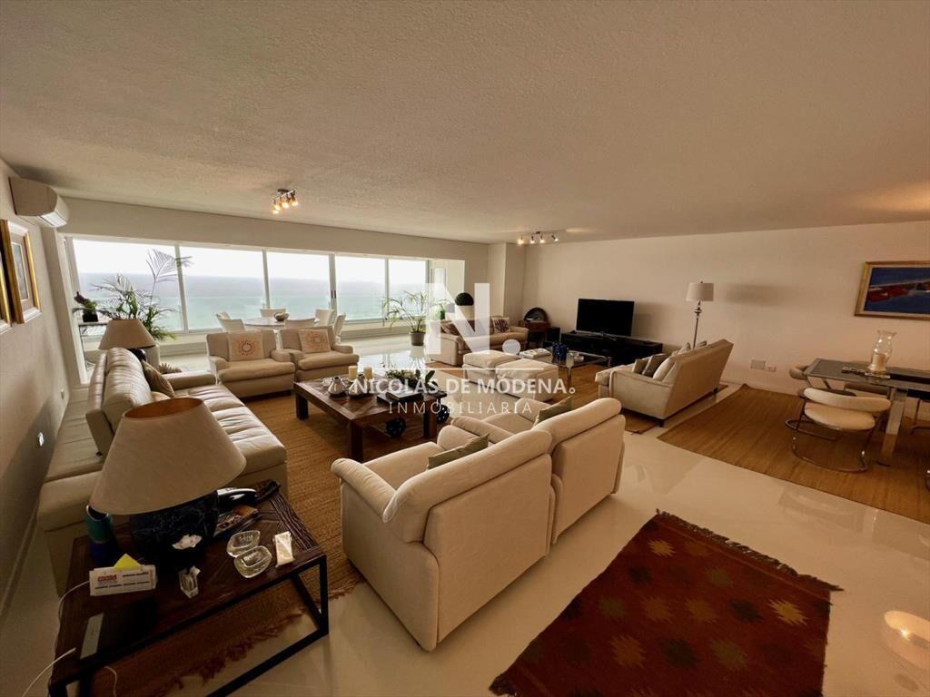 Departamento de 4 dormitorios en venta en de Mar,