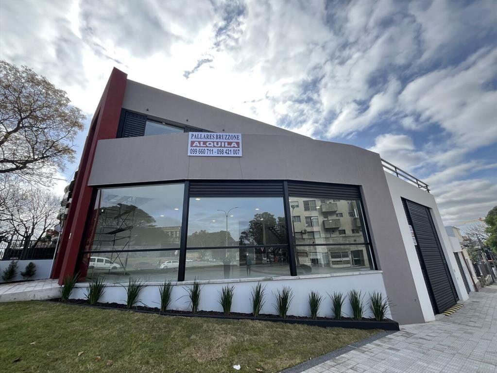 IMPONENTE LOCAL COMERCIAL  A ESTRENAR