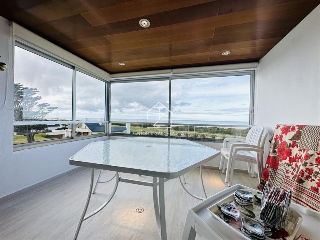 Venta  y alquiler de apartamento de 4 dormitorios en Punta
