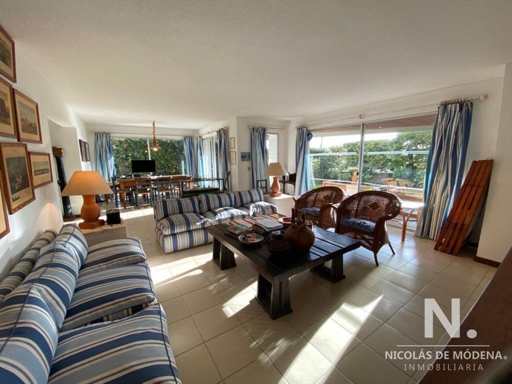 Puerto con 2 suites y dependencia de servicio