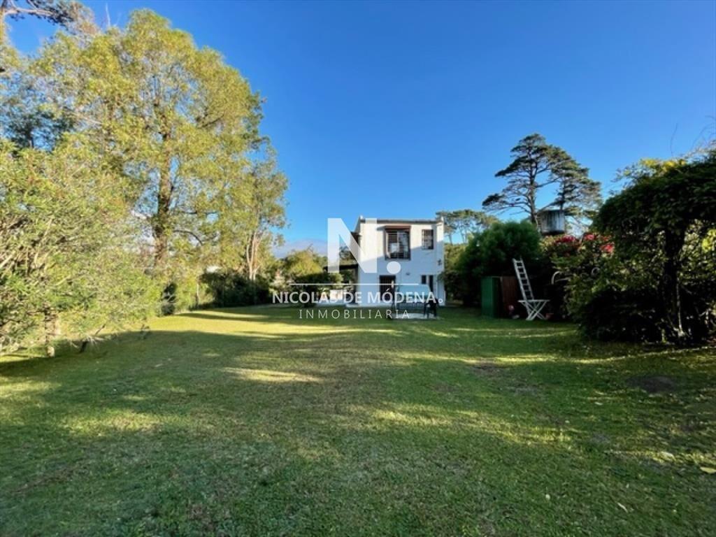 Casa en Pinares de 2 Dormitorios en gran terreno.