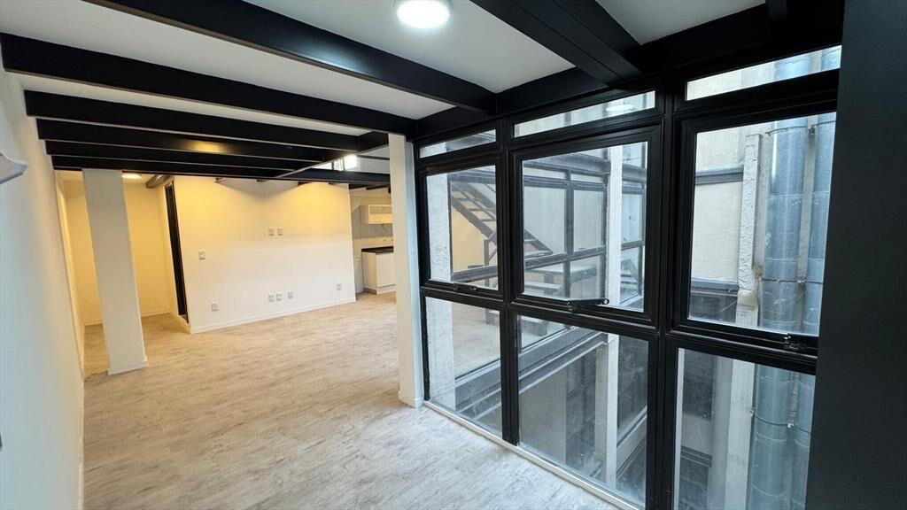 Excelente loft en ciudad vieja por peatonal Sarandí.