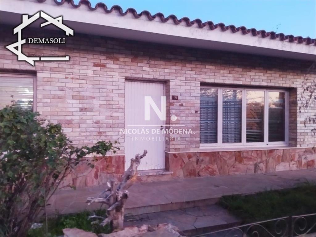 Se vende casa de gran porte, ubicada en la de la