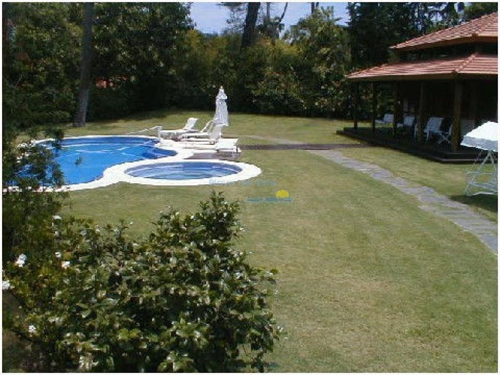 hermosa cvasa con muy buen parque escucha oferta