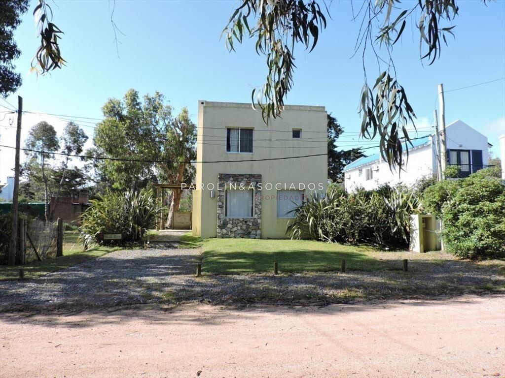 CASA DE 3 DORMITORIOS EN LA BARRA, PUNTA DEL ESTE