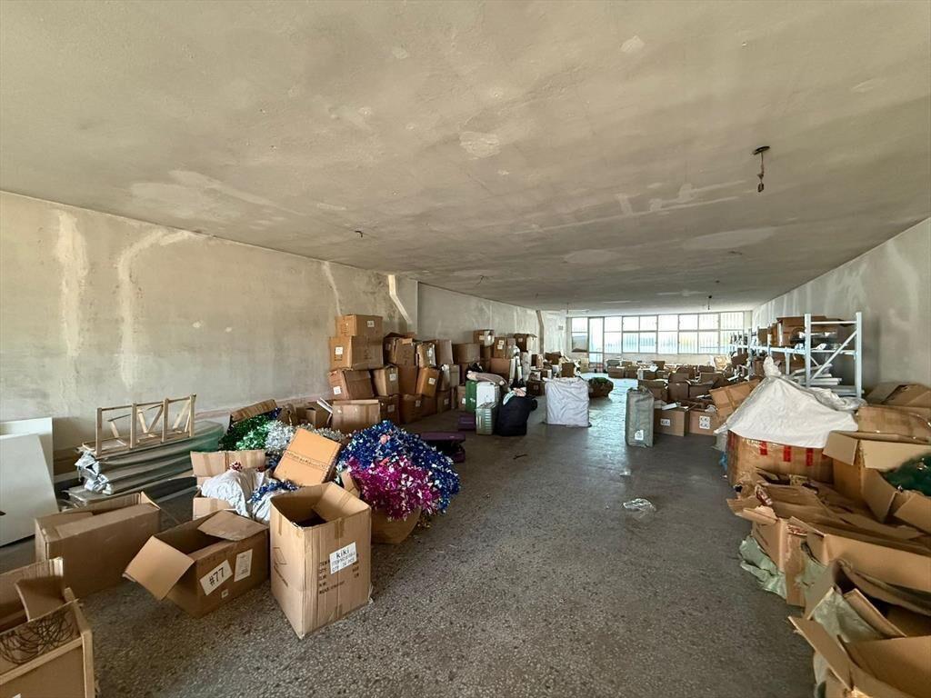 8 de octubre esq Comercio, 517 m2 salón + deposito, 10 m de