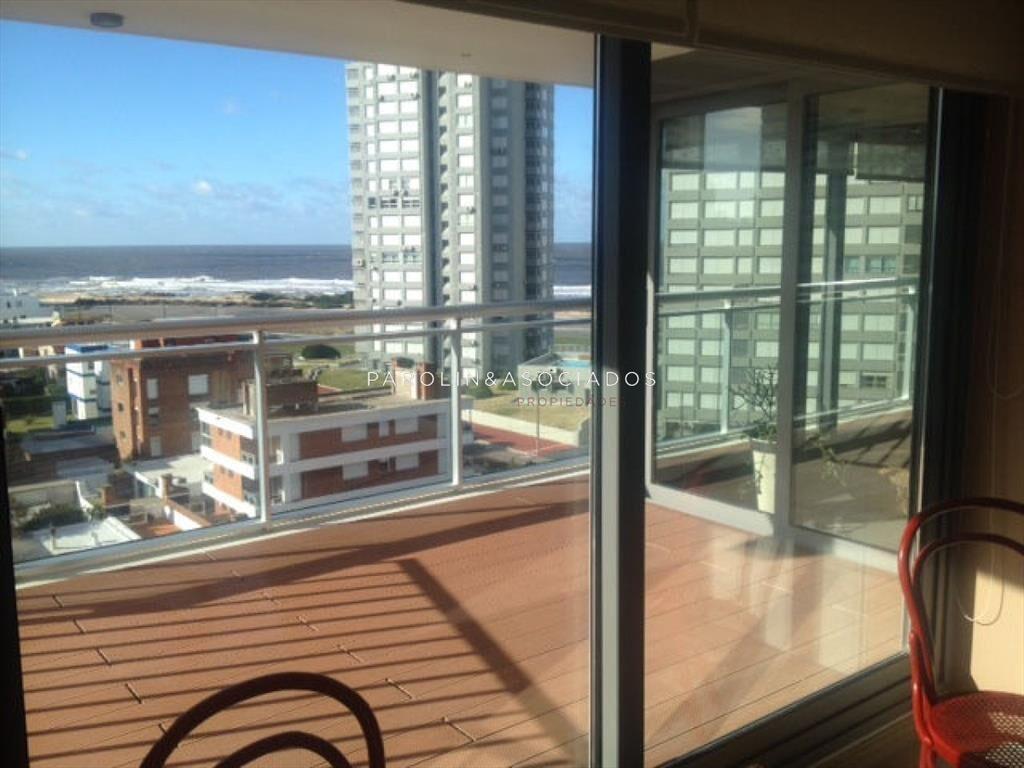 Apartamento en venta con vista a playa Brava, del