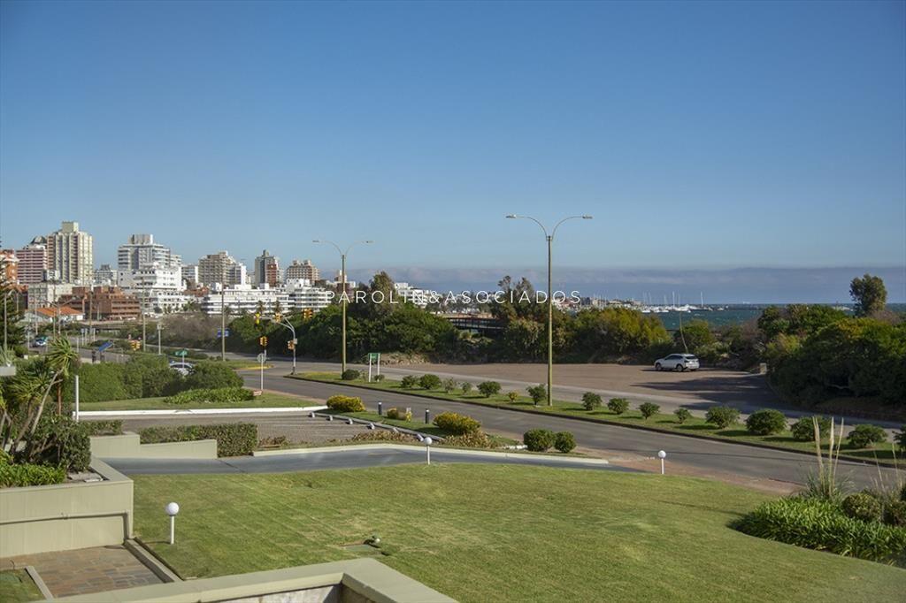 Hermoso apartamento en venta de 3 dormitorios en edificio M