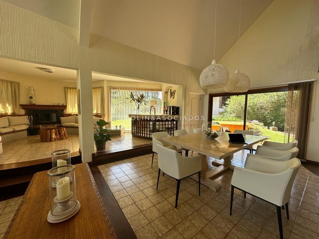 Excelente casa en venta de 5 dormitorios en Punta