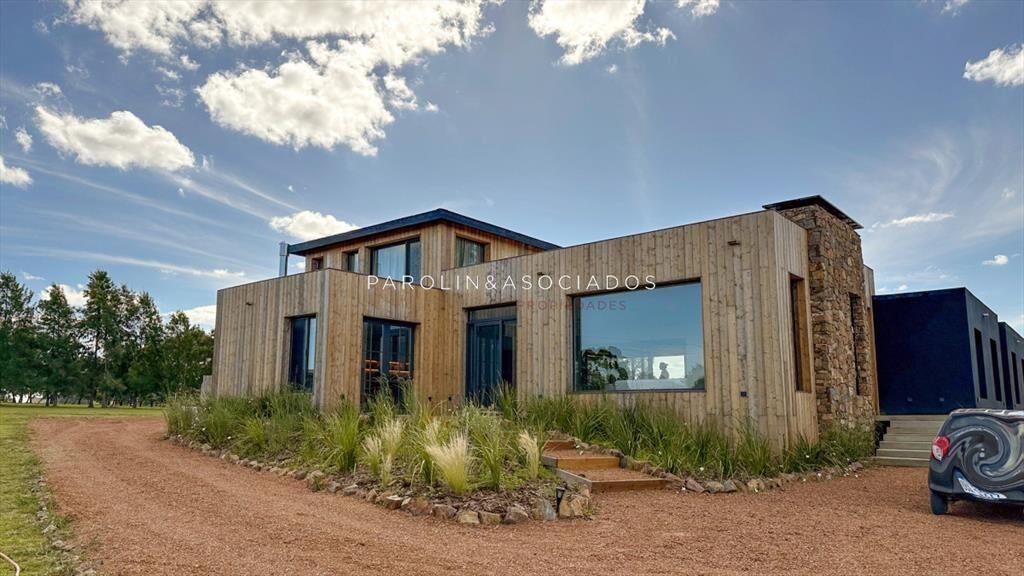 Casa en Venta de 4 dormitorios en suite, El La