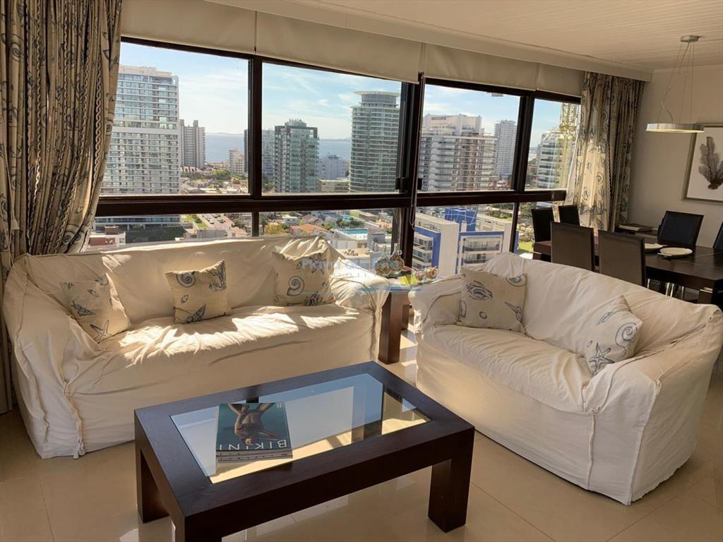 Apartamento en Alquiler de 3 dormitorios en , ,