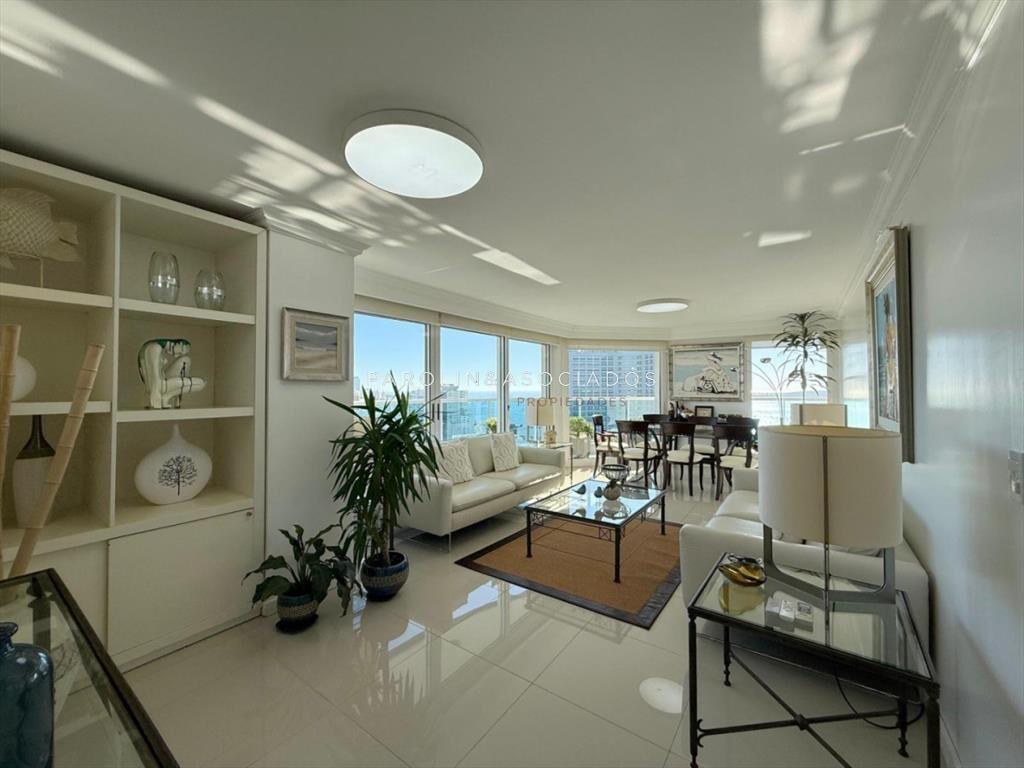 Apartamento en venta de 3 dormitorios mas de en