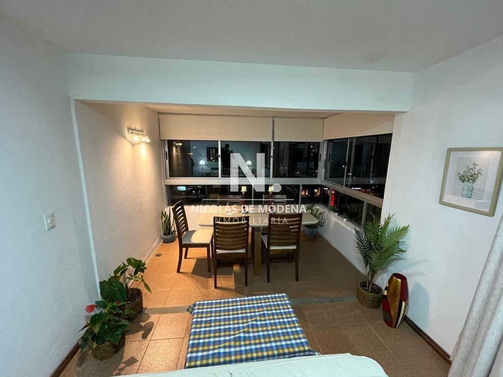 Vende apartamento de 2 dormitorios en Punta del