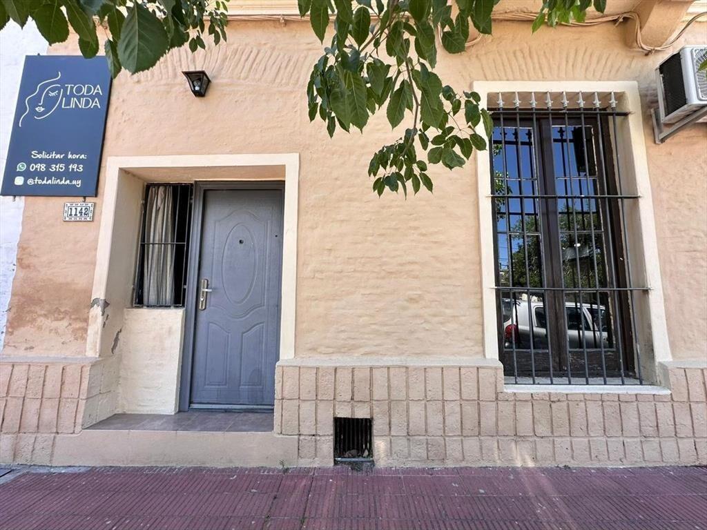 CASA EN VENTA + LOCAL COMERCIAL CON RENTA