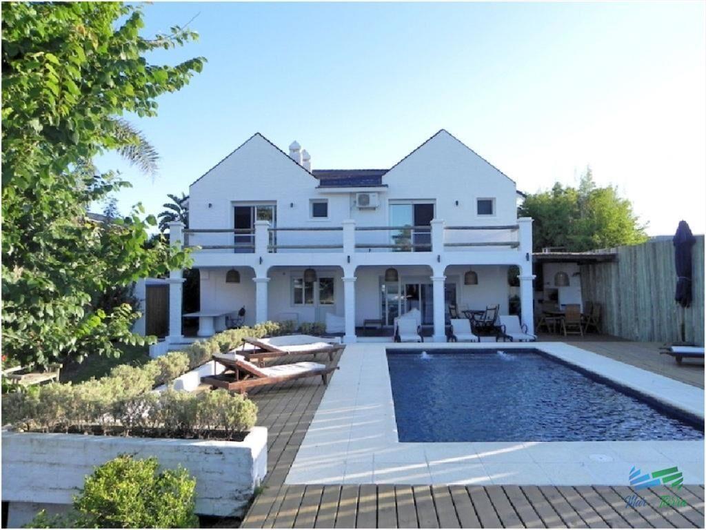 En venta casa 4 dormitorios con piscina, la Punta