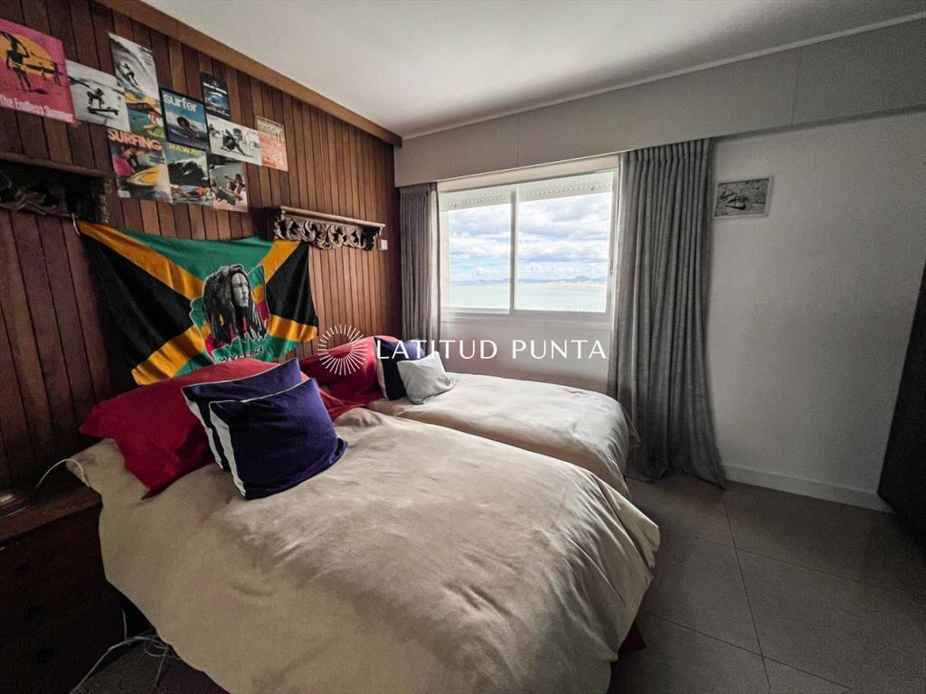 Apartamento piso alto sobre la mansa de 2 mas