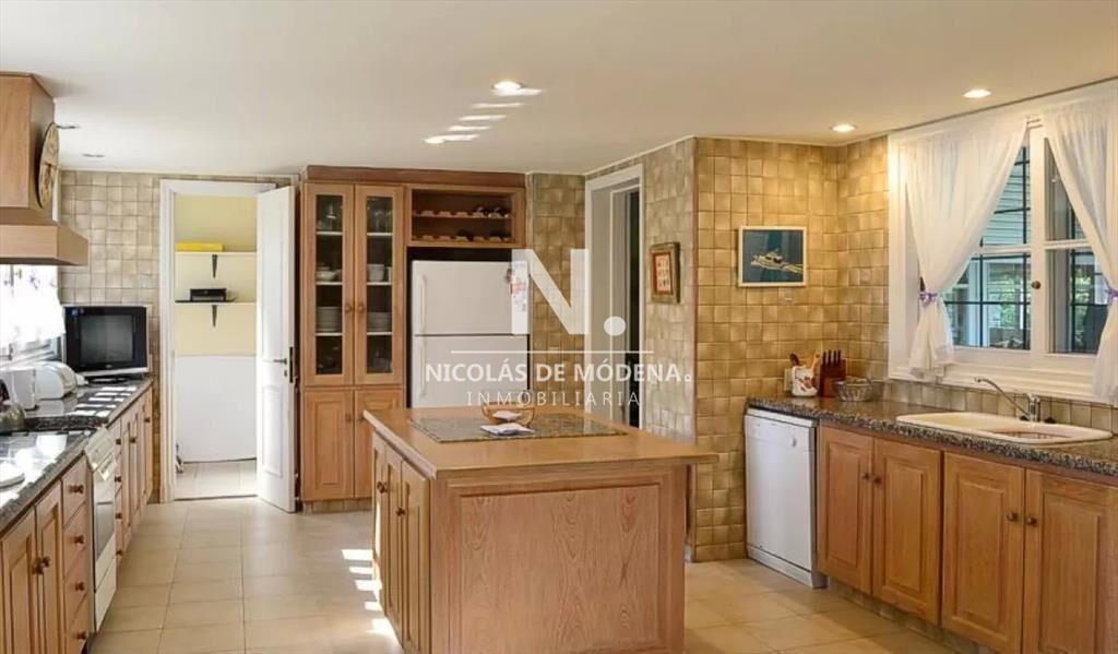 Impecable casa en venta comodo e iluminada.