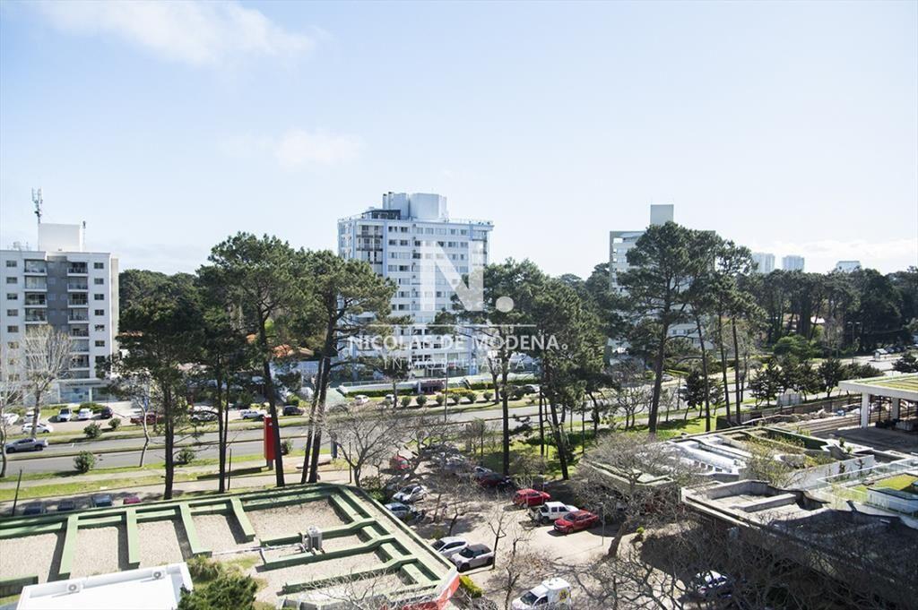 Departamento en venta de 3 dormitorios en Center,