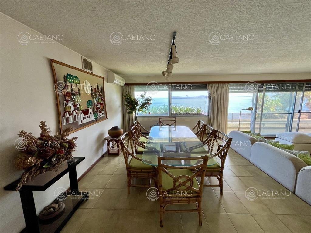 Apartamento en venta 3 dormitorios y dependencia