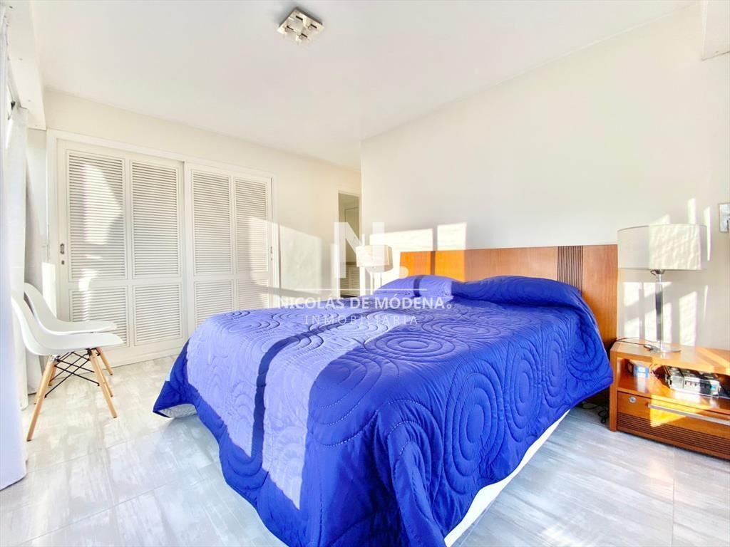 Apartamento de tres dormitorios en venta, Punta del Este
