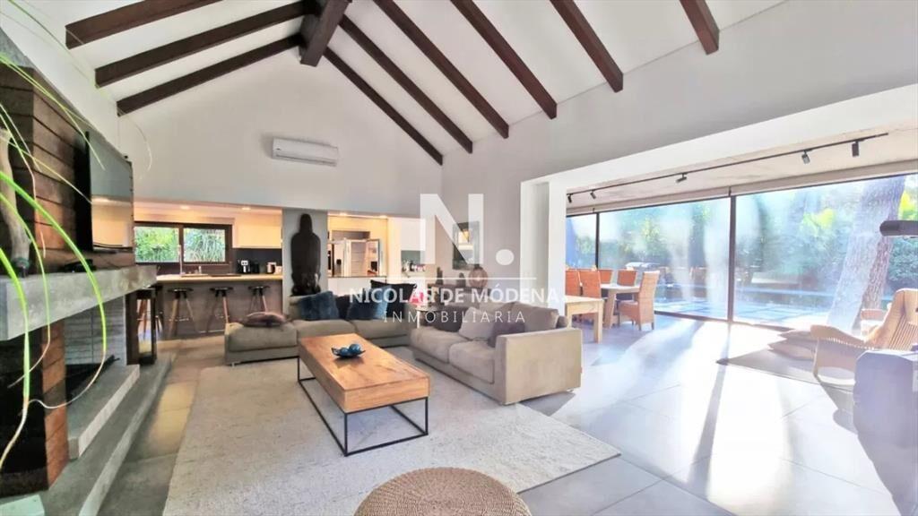Hermosa casa de 4 dormitorios en venta en San con