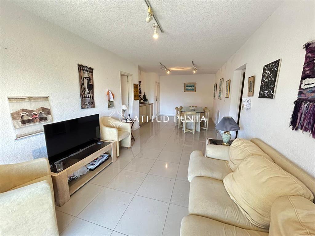 Apartamento en Mansa con parrillero propio, 4