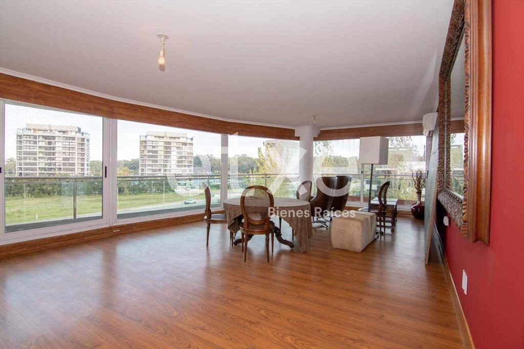 Excelente Apartamento con mejoras. Avenida de las America...