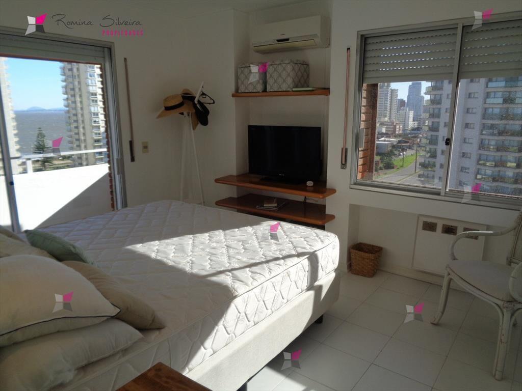 PENTHOUSE EN VENTA DE 4 DORMITORIOS EN MANSA PUNTA DEL ESTE