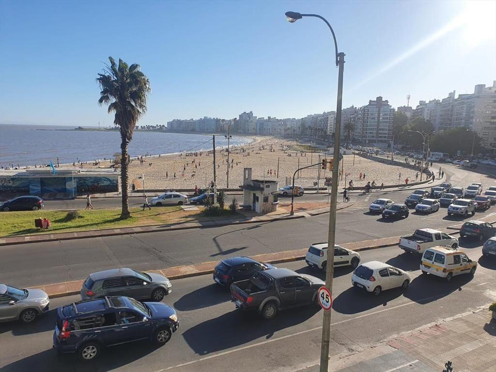 Rambla Republica del Perú esq Buxareo, 193 m2 , gge x2 , re