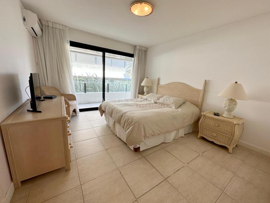 Apartamento en venta en primera linea de brava de