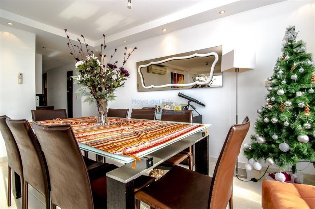 Venta de apartamento de tres dormitorios más en