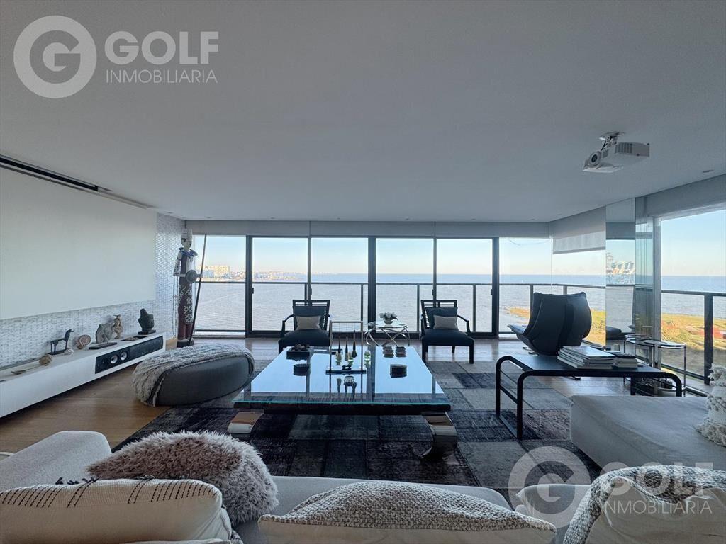 Venta de apartamento DUPLEX sobre Rambla Gandhi con vista a