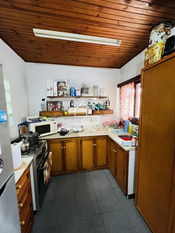 Casa en Venta a media cuadra Boulevard Artigas -