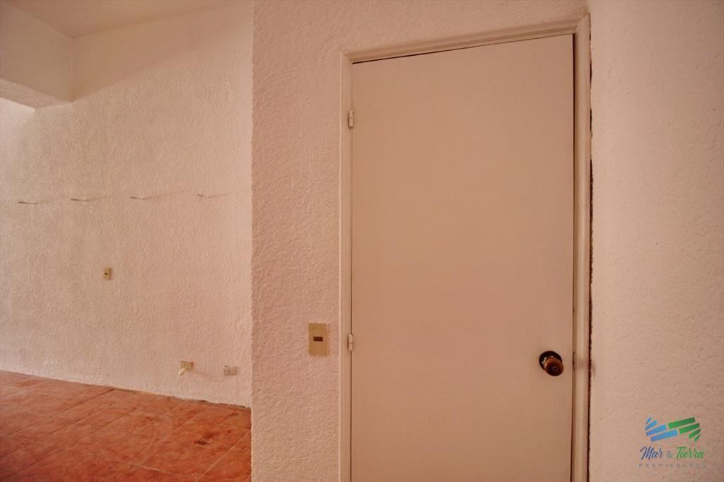 En venta Local a la calle con baño en Peninsula,