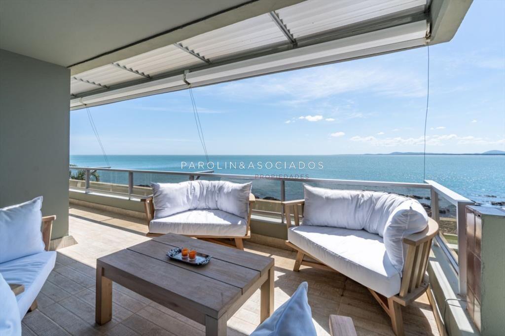 Apartamento en venta de 3 dormitorios en edificio