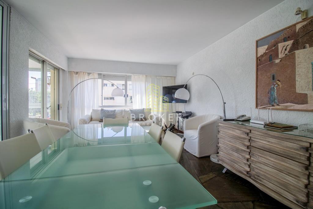 Venta de luminoso apartamento en Peninsula. Punta