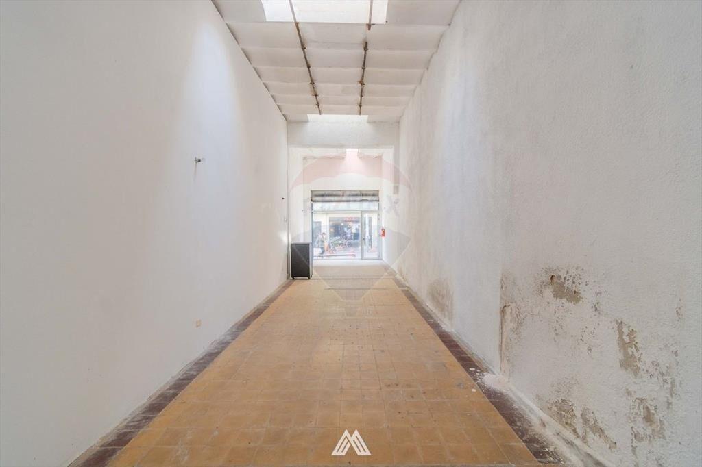 Se venden 3 locales comerciales en Ciudad Vieja.