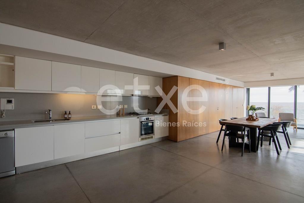 Venta de Exclusivo Loft Rambla Punta Gorda Montevideo...