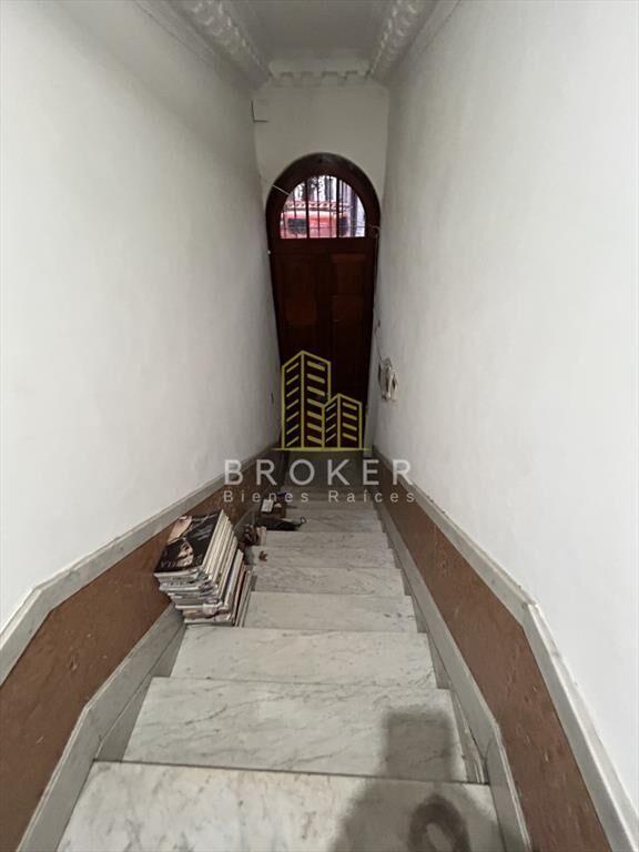Casa en 3 plantas con amplio Local en Reducto