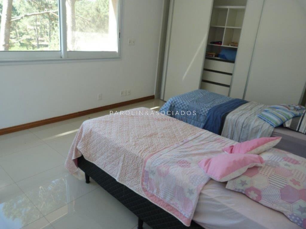 Preciosa casa en venta en Club del lago, Punta