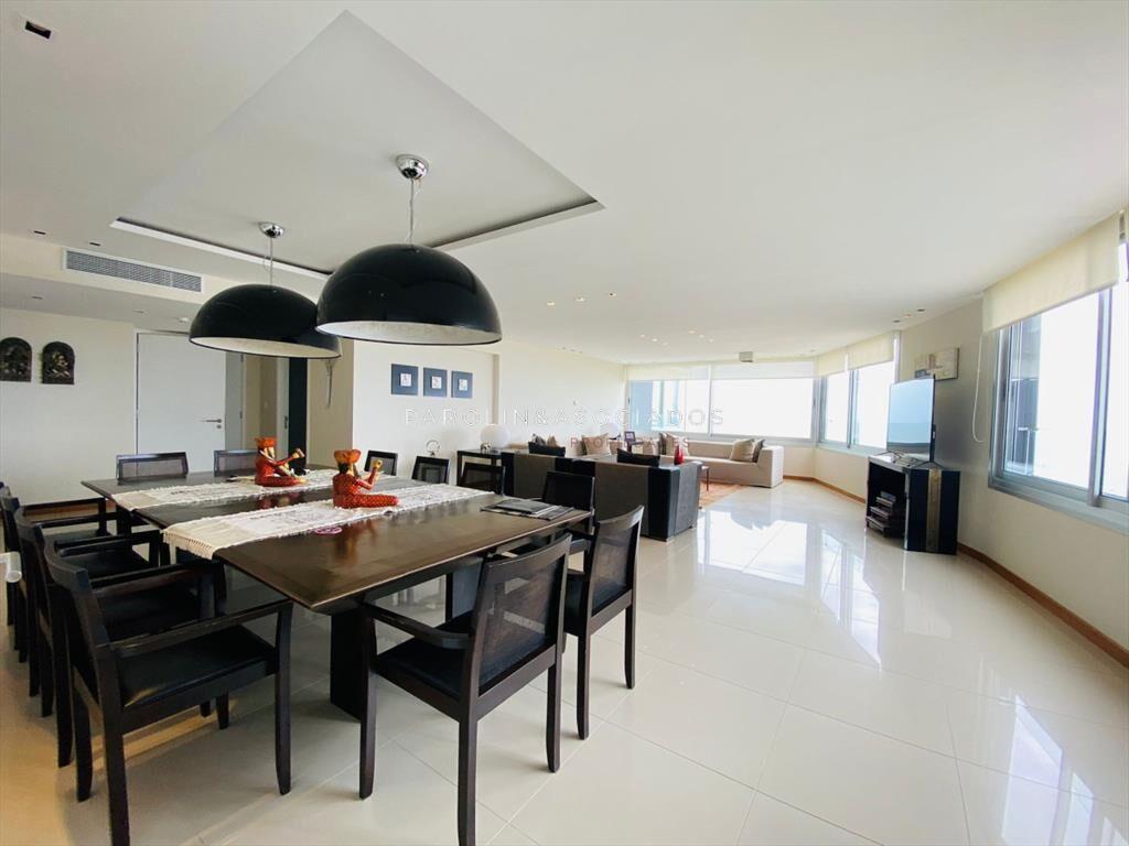 Apartamento en venta de 3 dormitorios en Tiburón