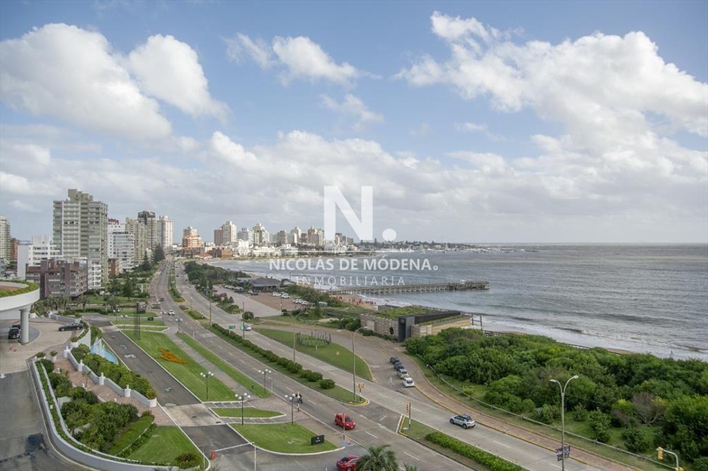 Espectcular torre frente al mar, departamento de