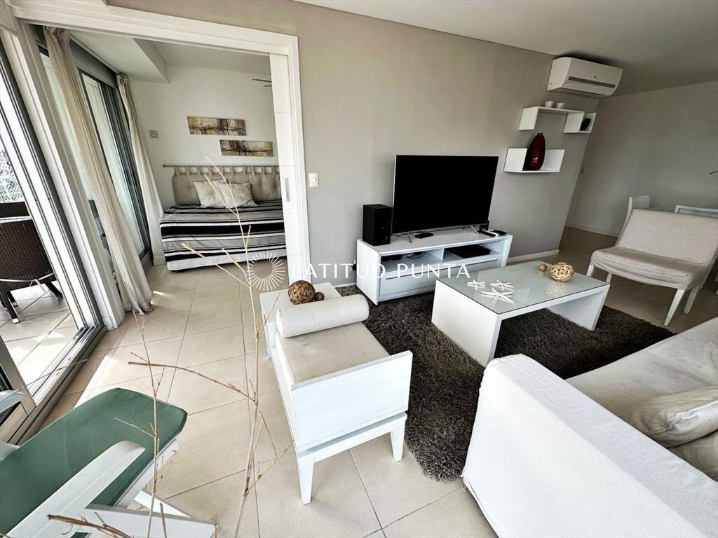 Mansa, apartamento de 3 dormitorios con servicios