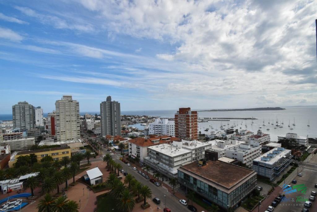 Apartamento de 3 dormitorios con vista al mar del
