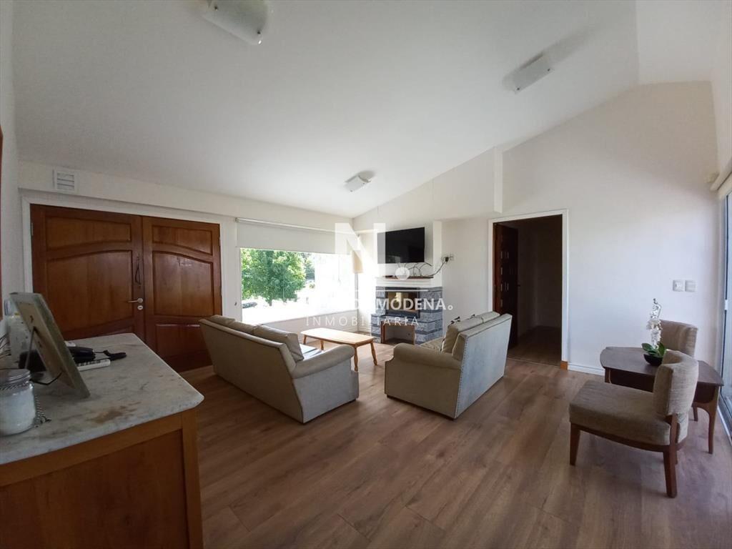 Vende casa de 3 dormitorios totalmente reformada.