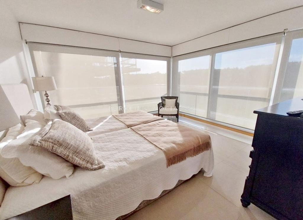 Apartamento en venta de 3 dormitorios + en Punta