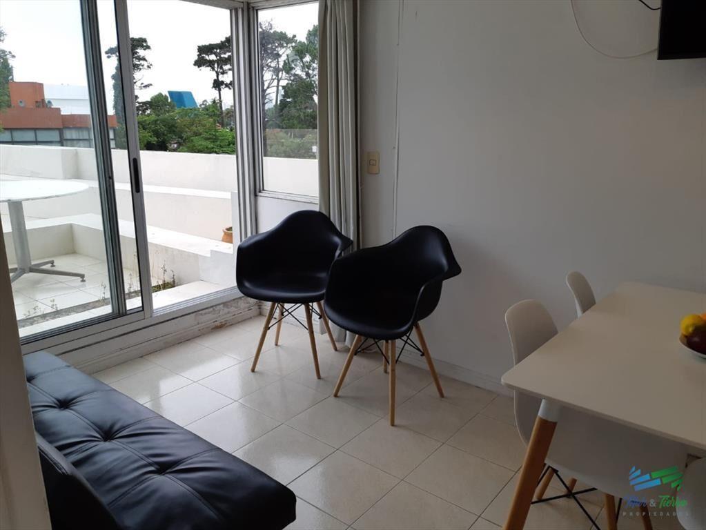 Vendo apartamento 1 dormitorio, edificio con servicios, en