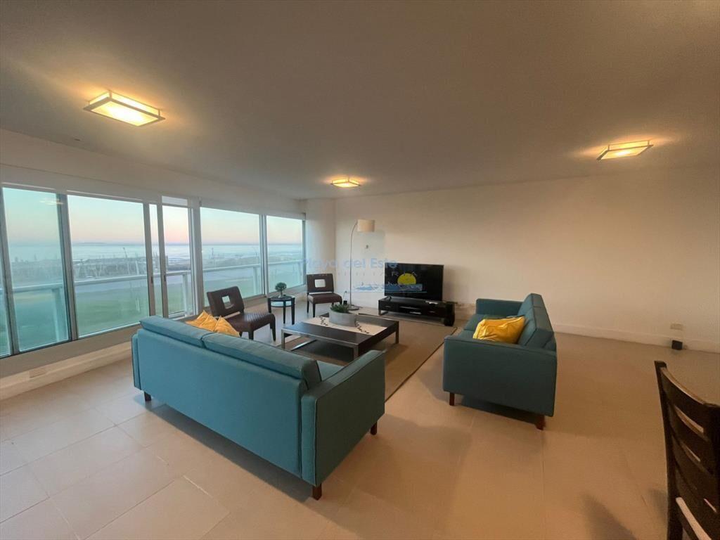 Apartamento en Alquiler de 3 Dormitorios en Punta